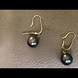Tahitian Black Pearl levee back earrings